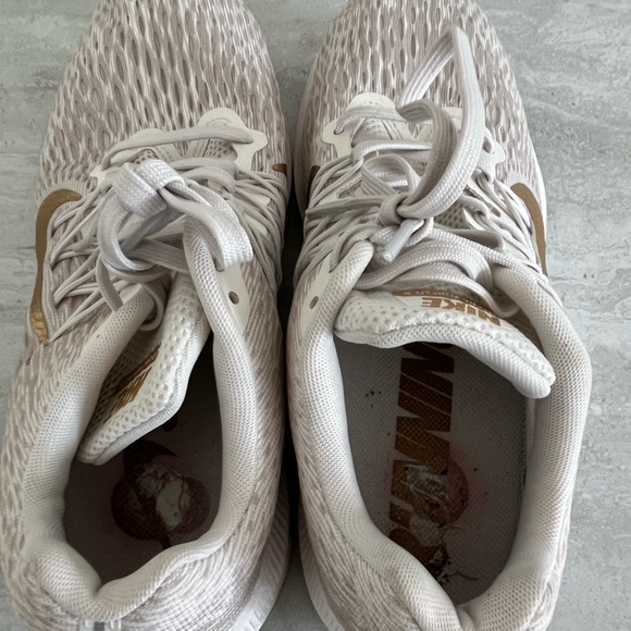 Nike Gold & Cream Pegasus Running Shoes - Picture 6 of 8